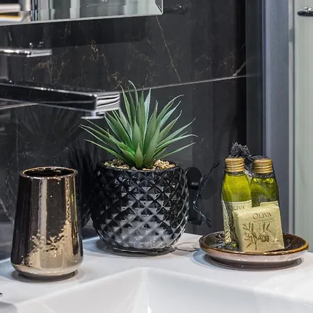 Luxury 3 Bdr Garden & Parking - Angels' Garden דירה