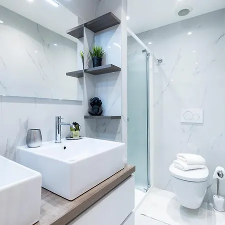 Luxury 3 Bdr Garden & Parking - Angels' Garden דירה
