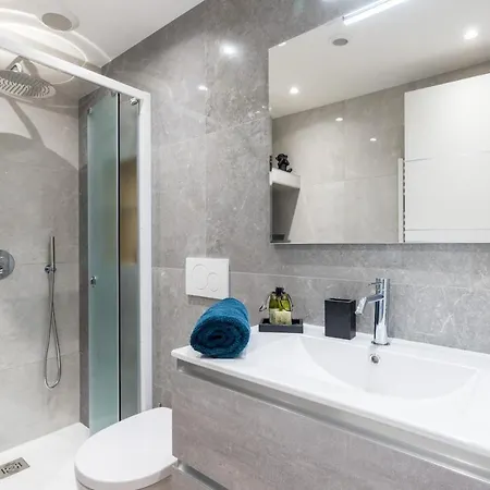 Luxury 3 Bdr Garden & Parking - Angels' Garden ניס